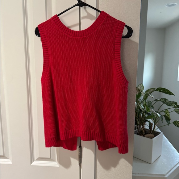 ICHI Tops - Elegant Red Sleeveless Knit Tank Top